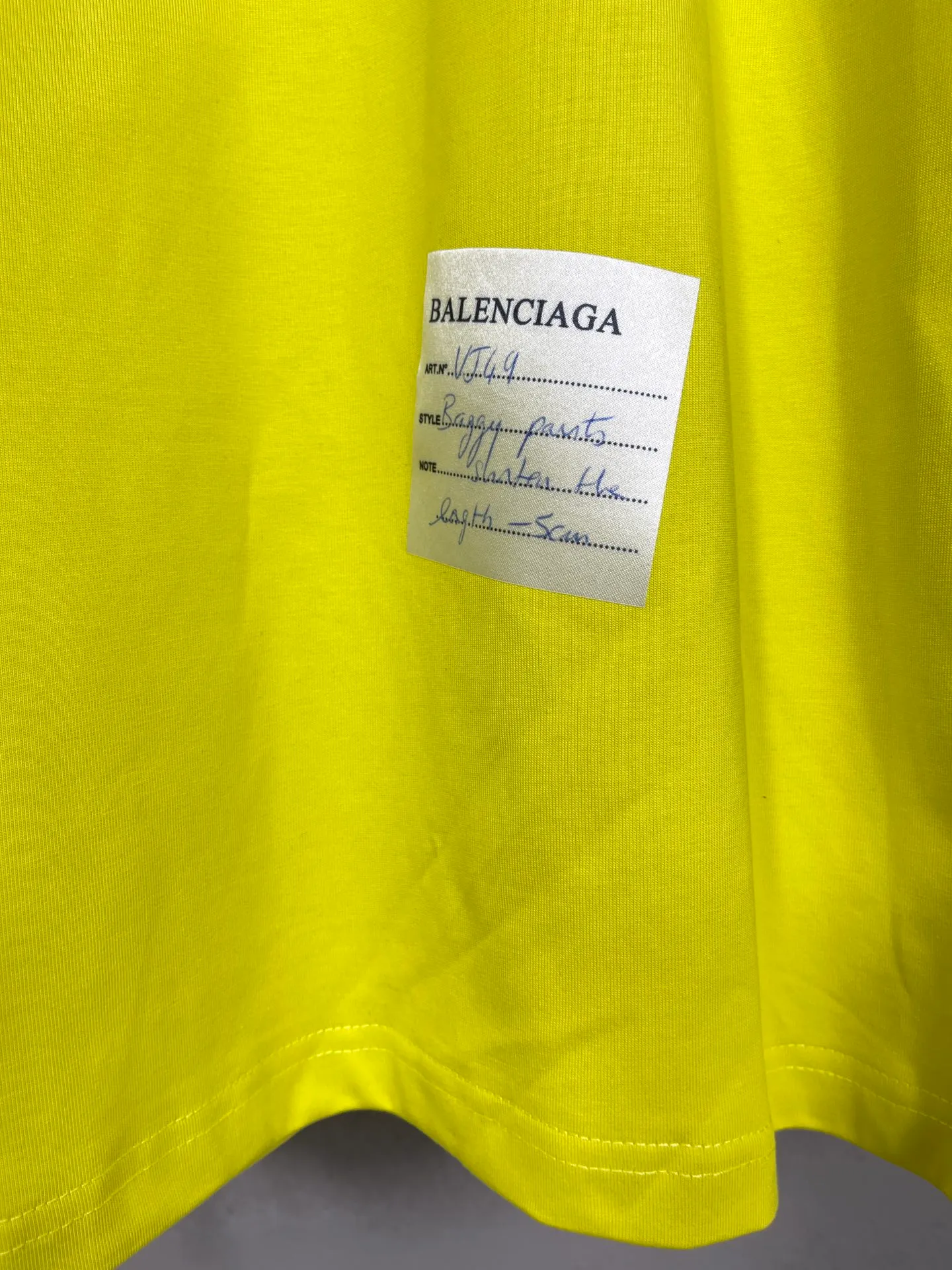 【 . Quality】BALENCI*GA/ . 2024New Arrival. T 。 Y Quality ， ， 。 . Authentic ， ！ ZP 。 260 ， . ， ，。 。 ， 。 OS . Same Style ：BL 223356 : Purple.White.Yellow Size：XS L